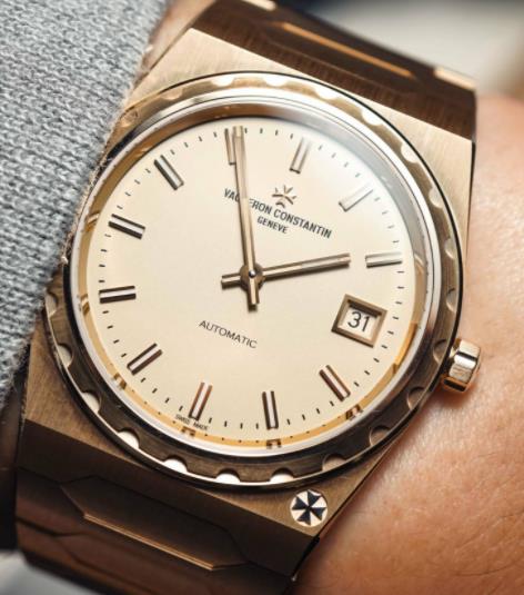 江诗丹顿手表的表蒙该如何保养？